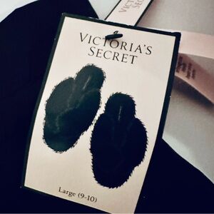 Victoria's Secret Black Faux Fur Slippers with storage bag New with tags
